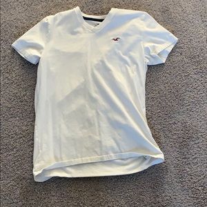 white hollister t shirt